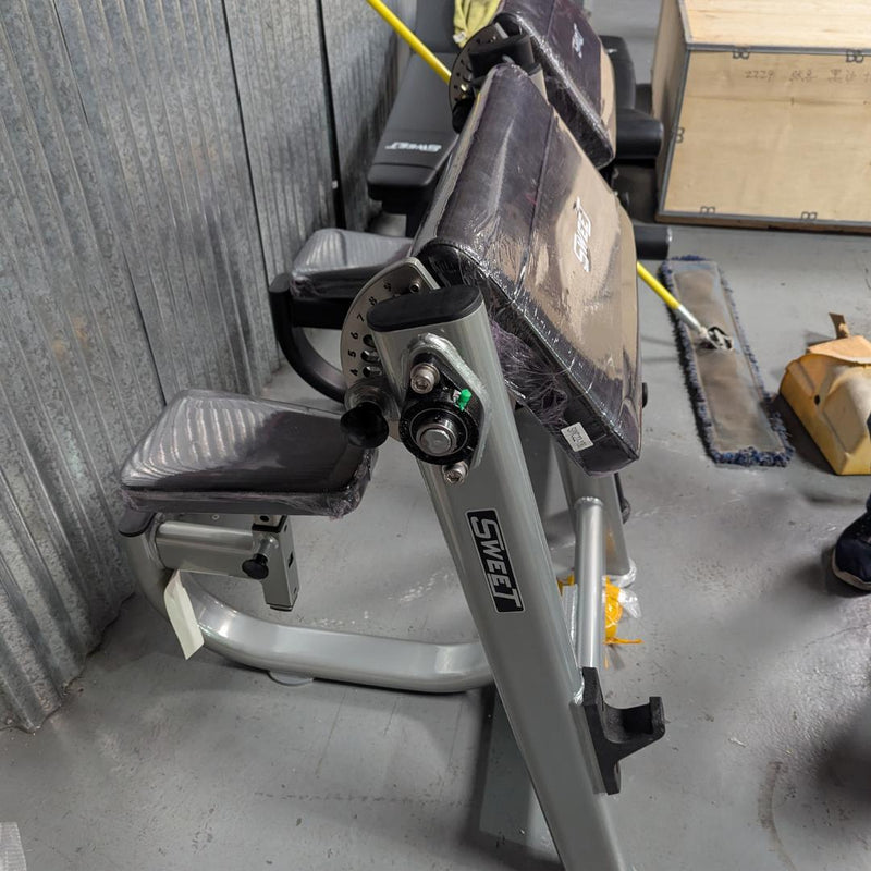 Muscle D Fitness Sweet Preacher Curl Bench FW-SW-PCB for bicep curls, padded seat and armrest for targeted arm workouts